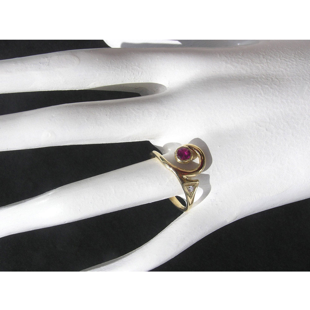 gold gemstone rings