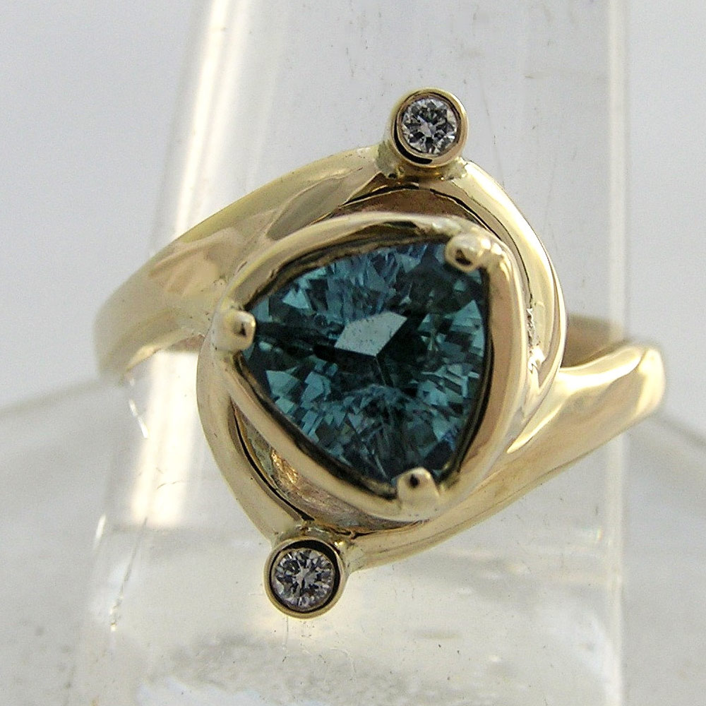 gold gemstone rings