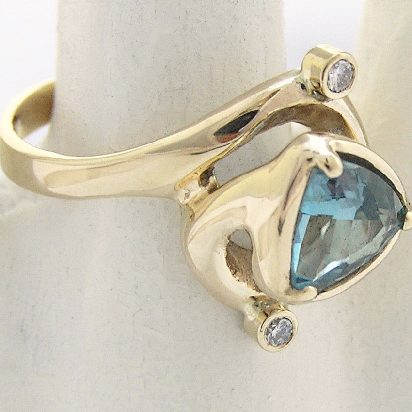 gold gemstone rings